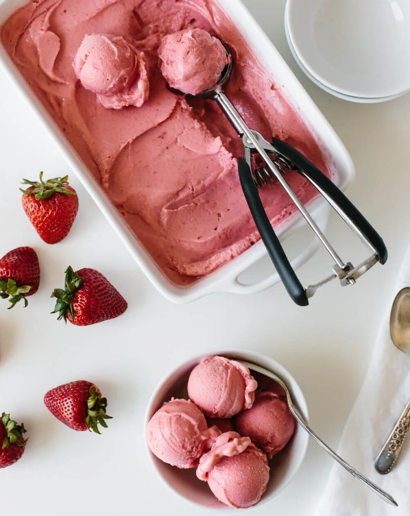 Strawberry-Yogurt Ice Cream