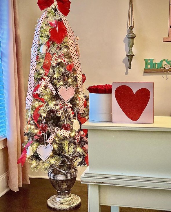 Heart - Doily Valentine’s Day Tree 