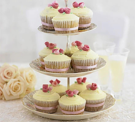 Romantic rose cupcakes 