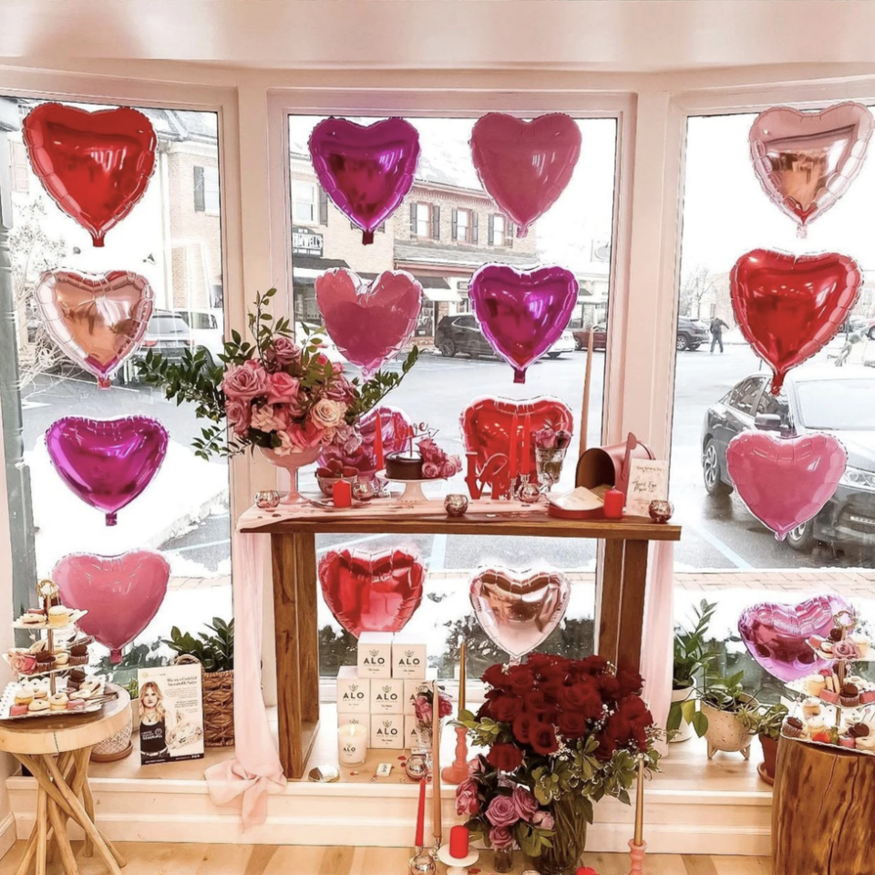 40 Romantic Valentines Day Decor Ideas To Spice Up The Celebration Loveable 9825