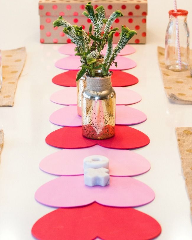 heart table runner valentines day decor ideas