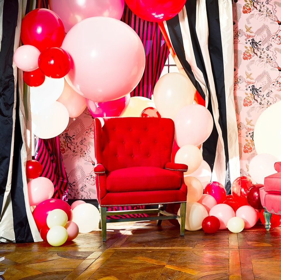 fabric and scatter balloons valentines day decor ideas