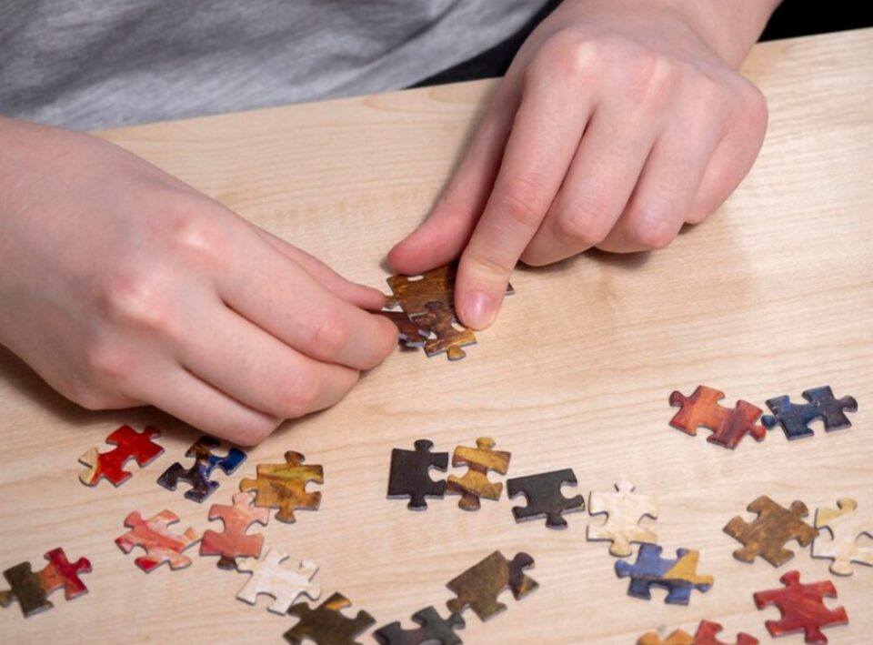 date night ideas - assemble a puzzle