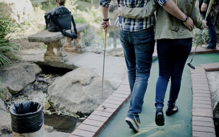 mini golfing date ideas