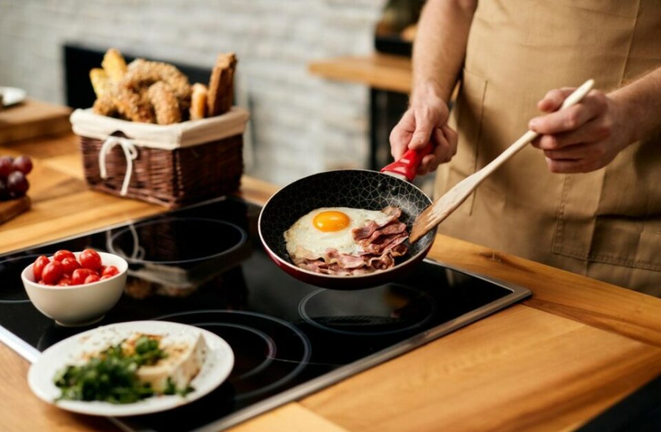 daytime date ideas - cook breakfast