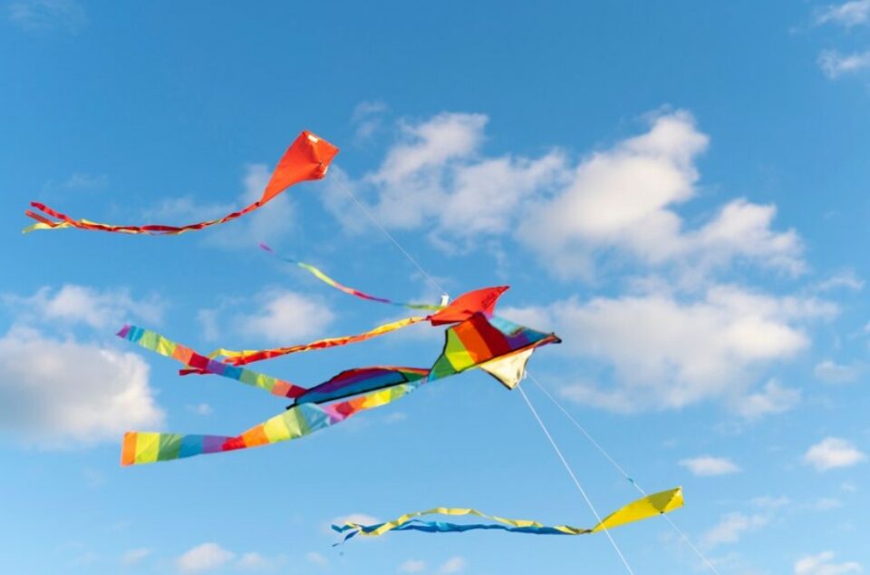 daytime date ideas - fly a kite