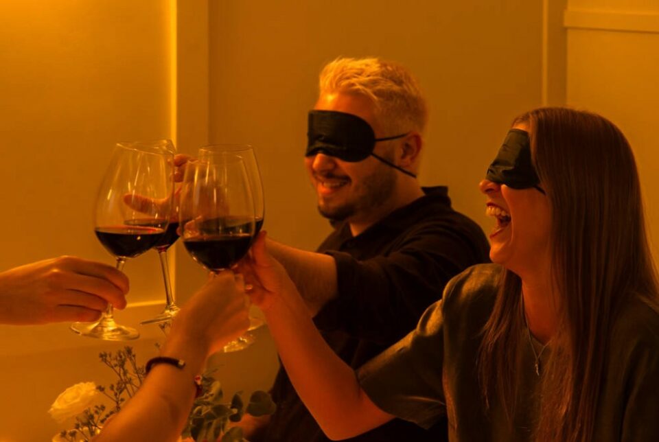 foodie date ideas - try a blindfolded meal