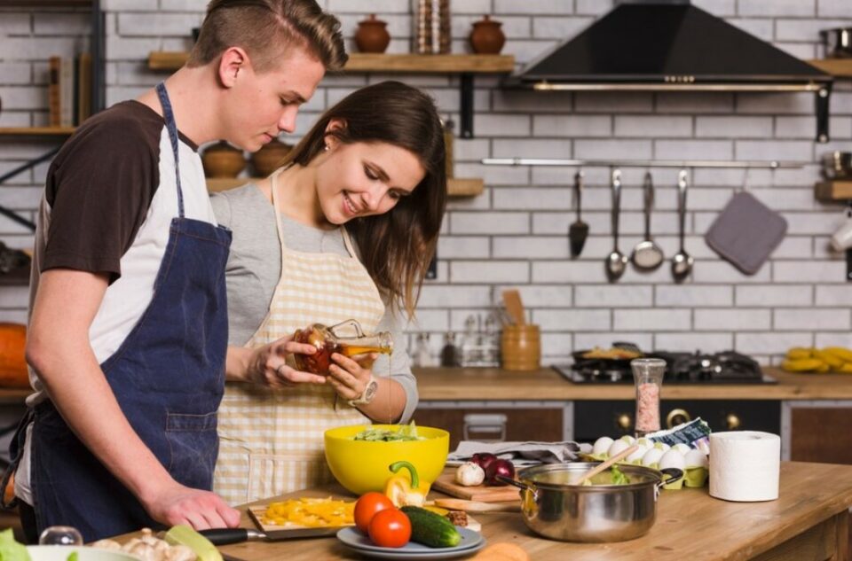 foodie date ideas - take a cooking class together
