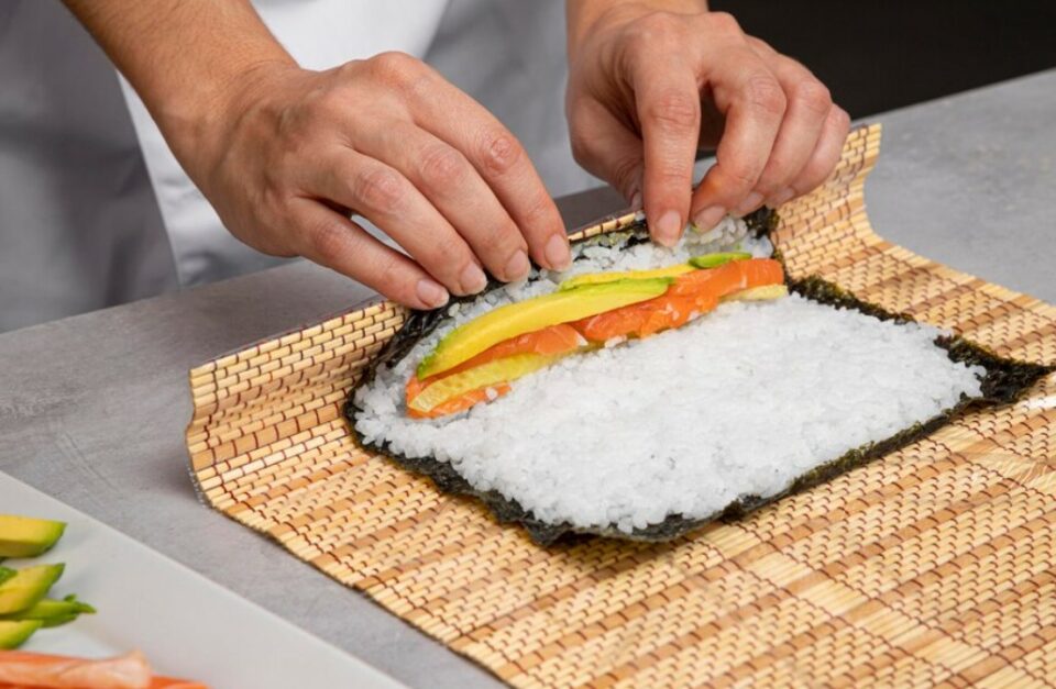 foodie date ideas - learn how to make sushi