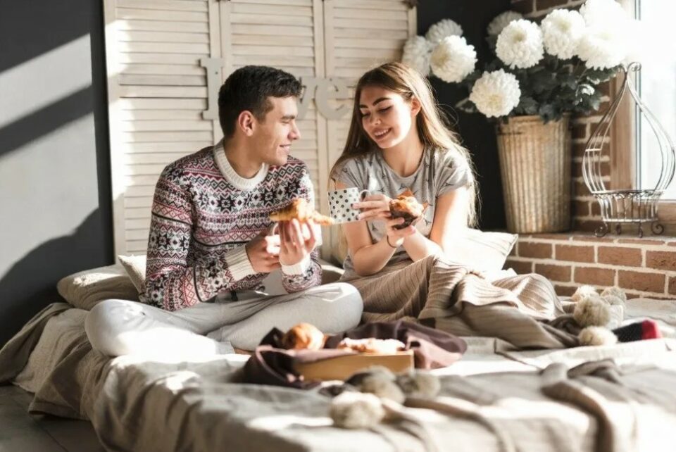 foodie date ideas - set up a indoor picnic