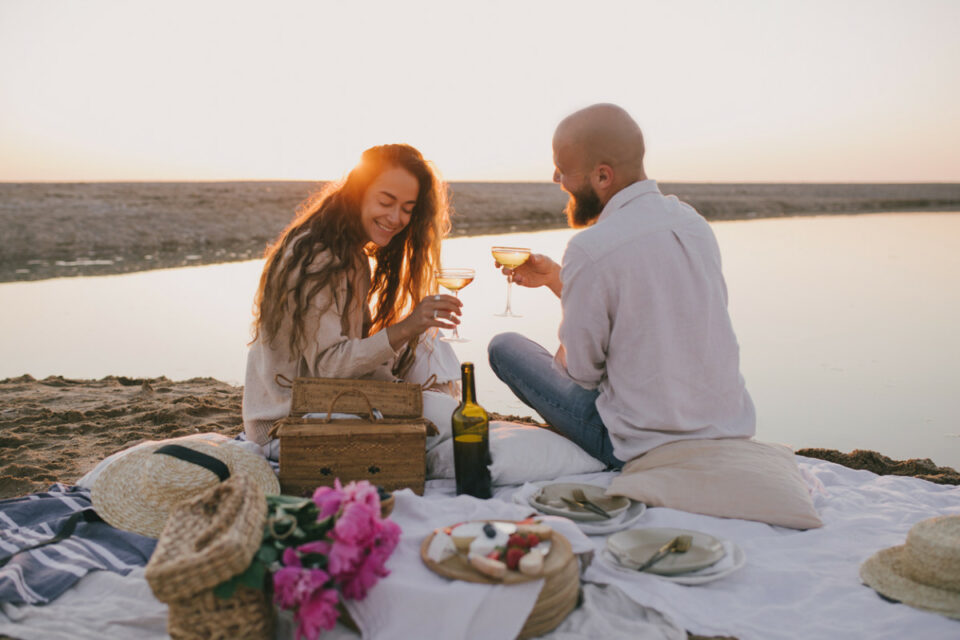 picnic date night themes