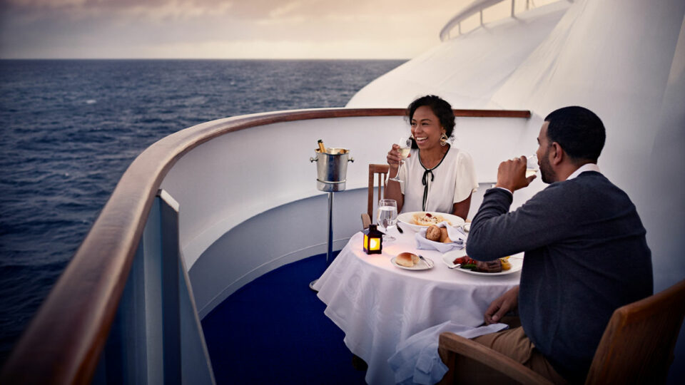 dinner boat cruise date ideas for new year's eve