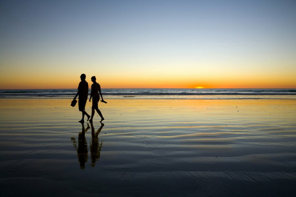 beach walk date ideas for new year's eve