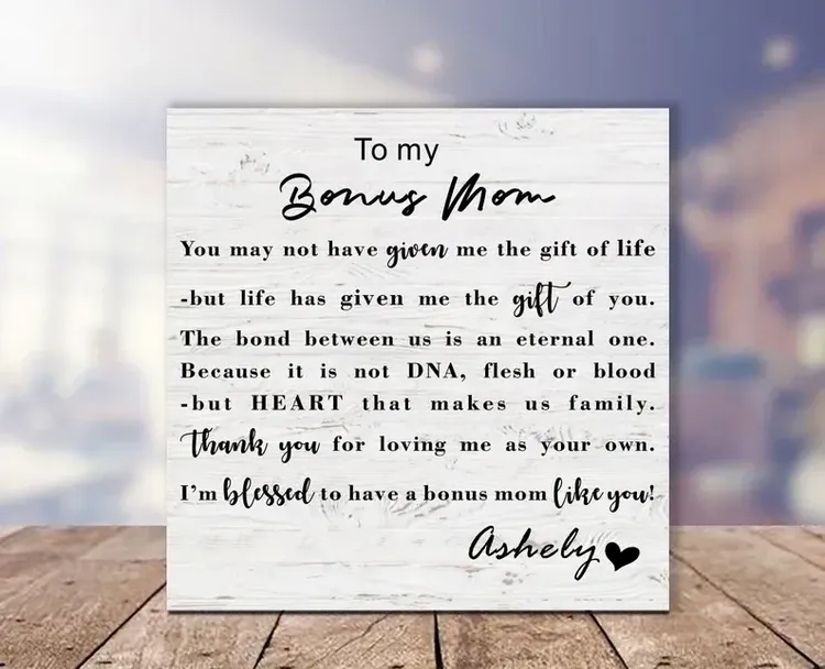 To My Bonus Mom, Life Has Given Me The Gift Of You - Family Candle