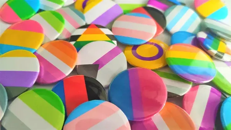 Button Badges Pins Flags