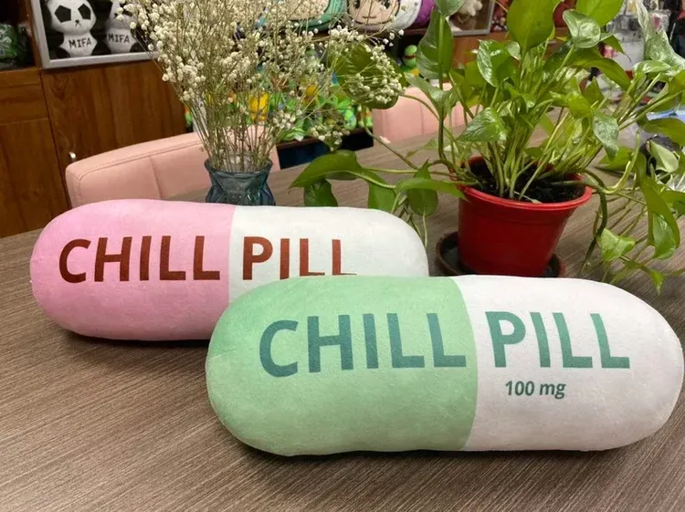 https://storage.googleapis.com/loveable.appspot.com/medium_Chill_pill_shaped_pills_pillow_917890ae3b/medium_Chill_pill_shaped_pills_pillow_917890ae3b.webp