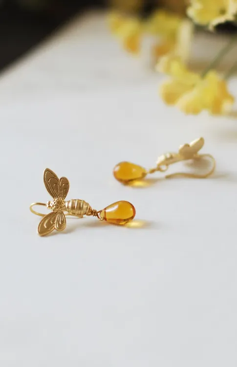 36 Best Gifts For Your Bee-Loving Bestie On Any Occasion – Loveable