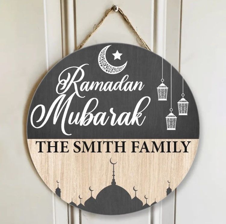 Ramadan Mubarak Round Wooden Sign