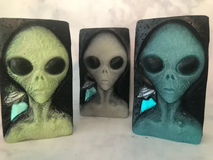 Dragon Glassware Alien Drinking Glasses - Unique Double Wall  Grey Alien Inspired Design from Area 51 - Novelty Gift for Outer Space  Enthusiasts - Fun and Stylish Tumblers, Set of