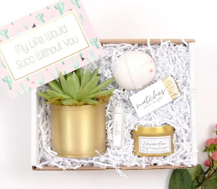 25 Best Gift Baskets for New Moms — New Mom Curated Gift Box