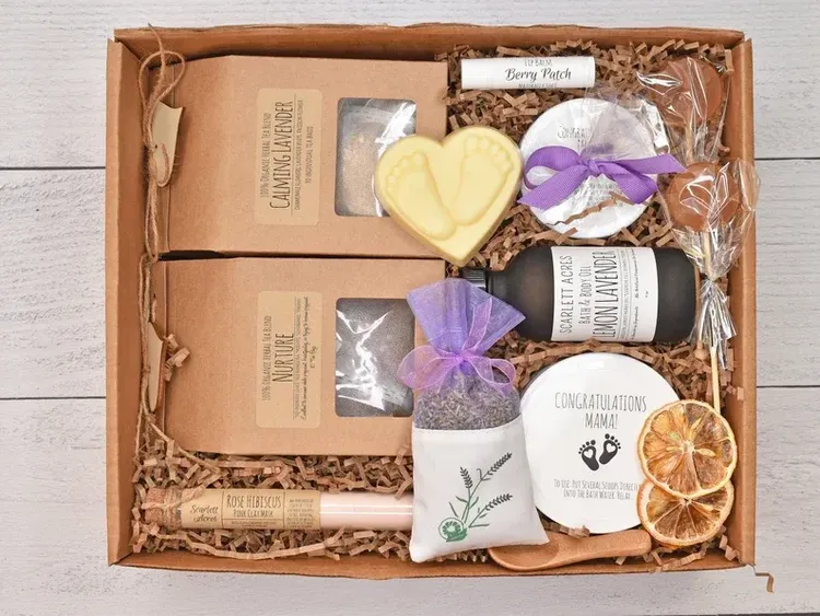 25 Best Gift Baskets for New Moms — New Mom Curated Gift Box