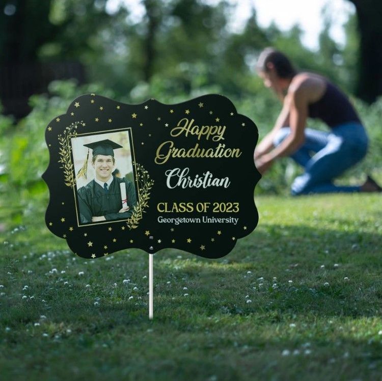 Thoughtful Happy Graduation Class of 2023 Metal Garden Art