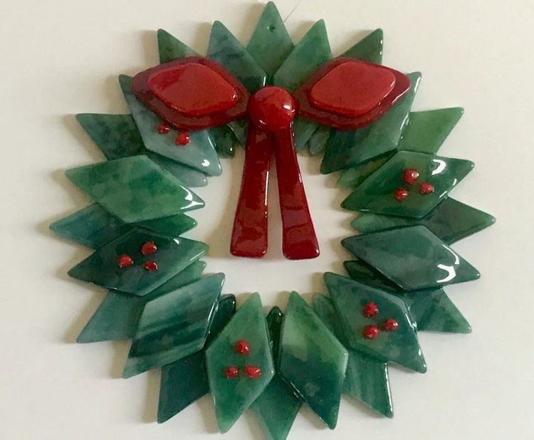 https://storage.googleapis.com/loveable.appspot.com/medium_wreath_ornament_98f48a3712/medium_wreath_ornament_98f48a3712.jpg