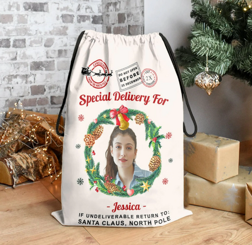 https://storage.googleapis.com/loveable.appspot.com/small_Christmas_Santa_Sack_With_Photo_And_Wreath_Bag_6586f76c86/small_Christmas_Santa_Sack_With_Photo_And_Wreath_Bag_6586f76c86.png