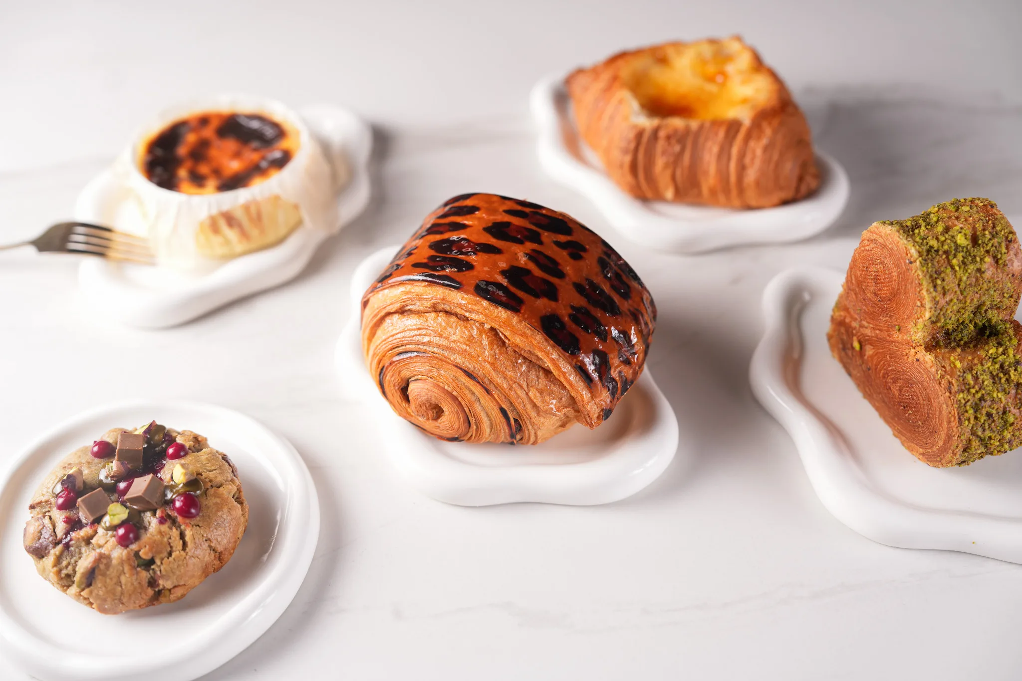 Mesa de Lover con un café y pastelería recién horneada