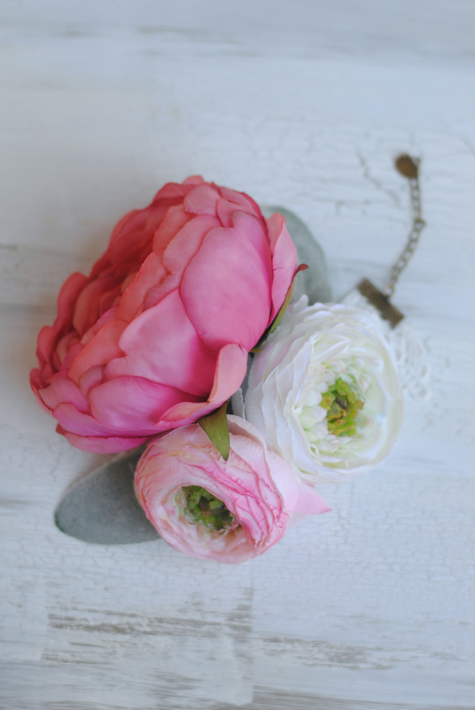 How to Make a DIY Wrist Corsage for the Mother of the Bride