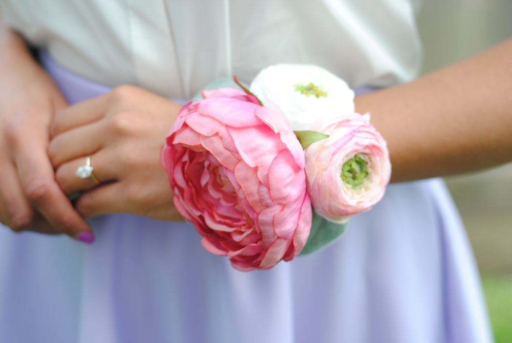 How To Diy A Wrist Corsage For Your Wedding Day