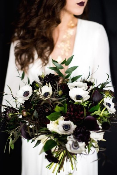 LayersBlackWhiteFlowers; Stunning Statement Bouquets