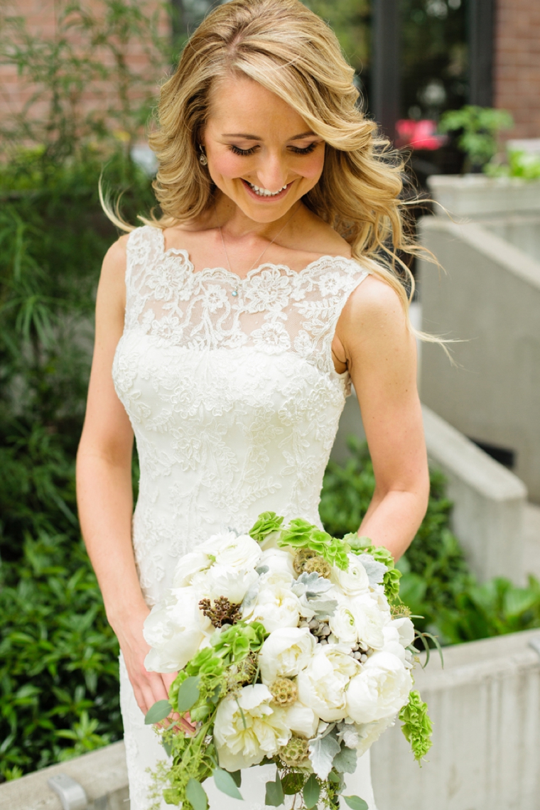 A Classic Navy and Gold Washington Wedding – Loverly