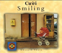 Book Cover for Smiling (English-Vietnamese) by Gwenyth Swain