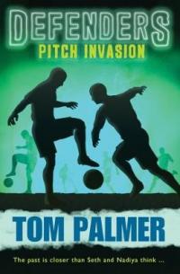 Book Cover for Defenders Pitch Invasion by Tom Palmer