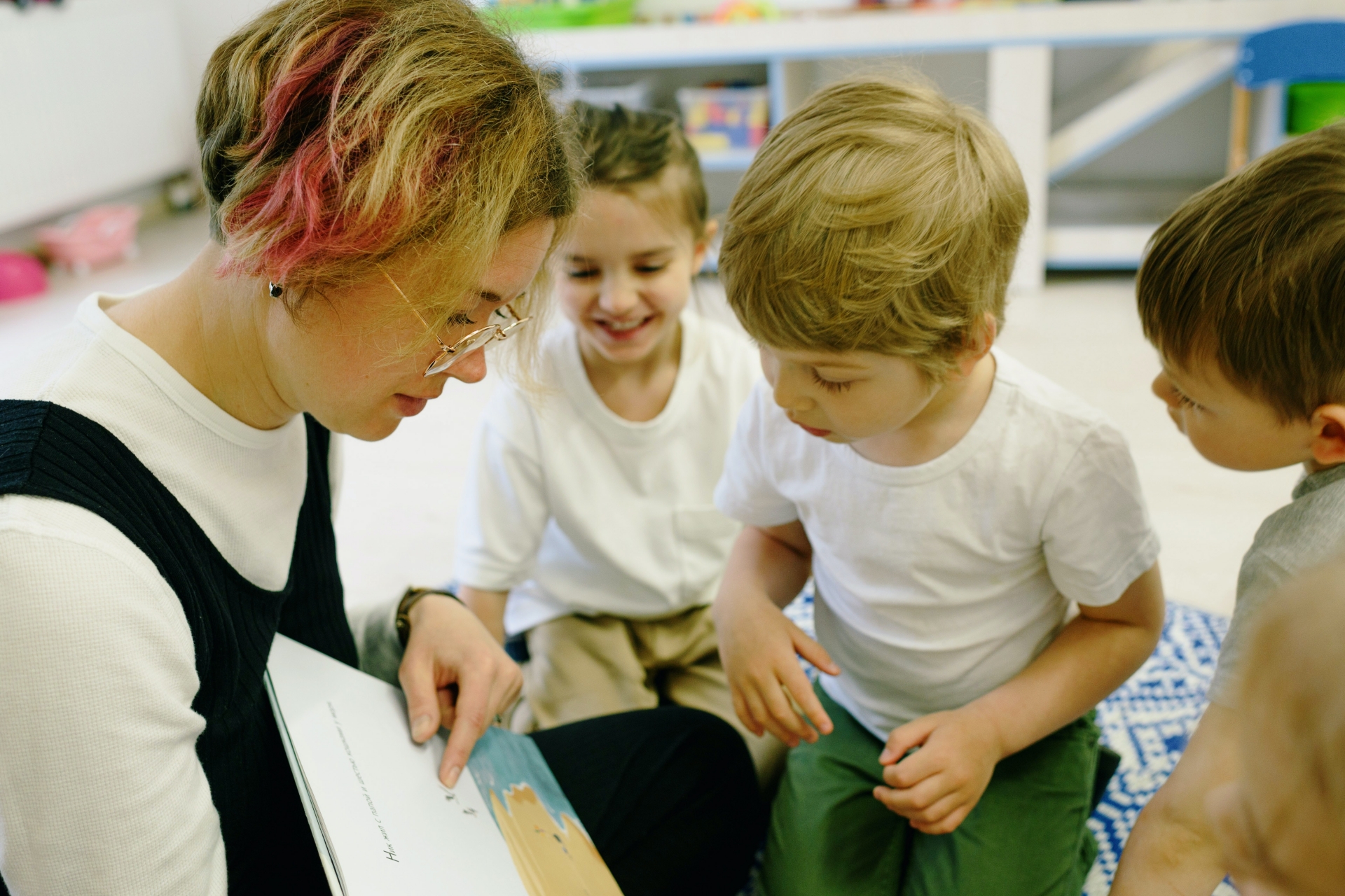 Over 10,000 books have been donated by UK publishers to Ukrainian children fleeing war