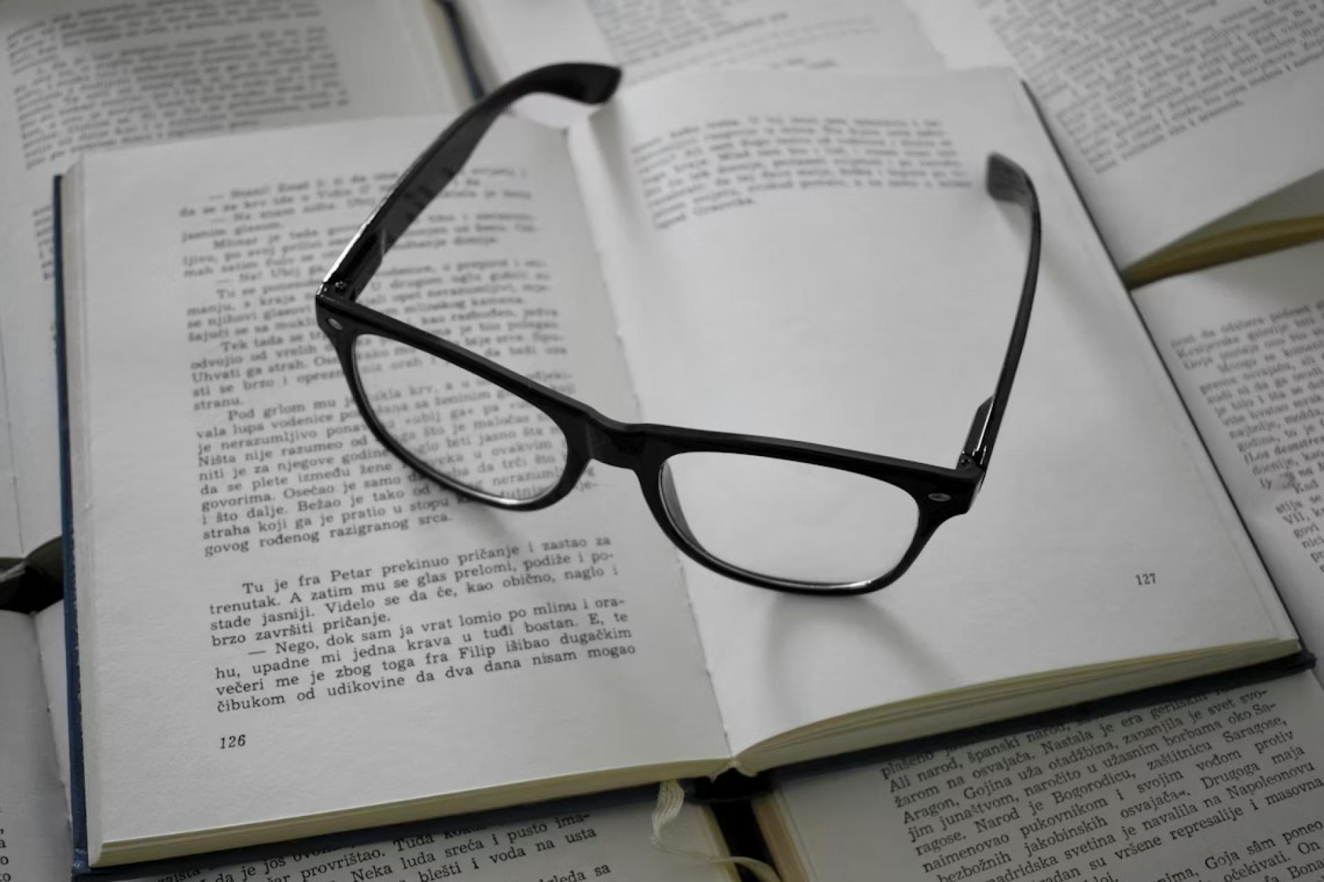 Beyond the Story: A Comprehensive Guide to Analysing Fiction for Academic Writing