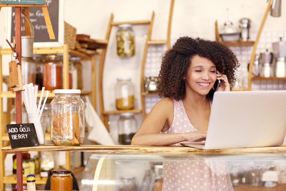 woman using free small business resources