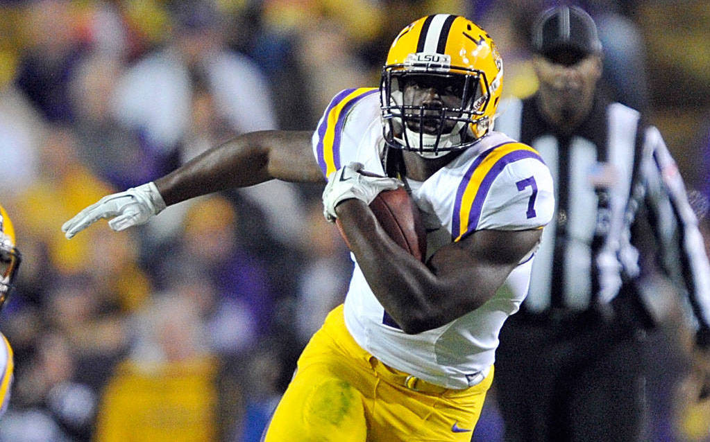 Leonard Fournette carries the ball during a regular season game