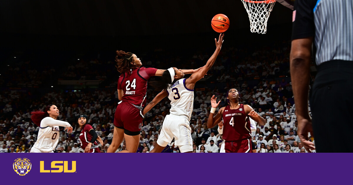 No. 1 South Carolina women's basketball routs LSU to stay undefeated