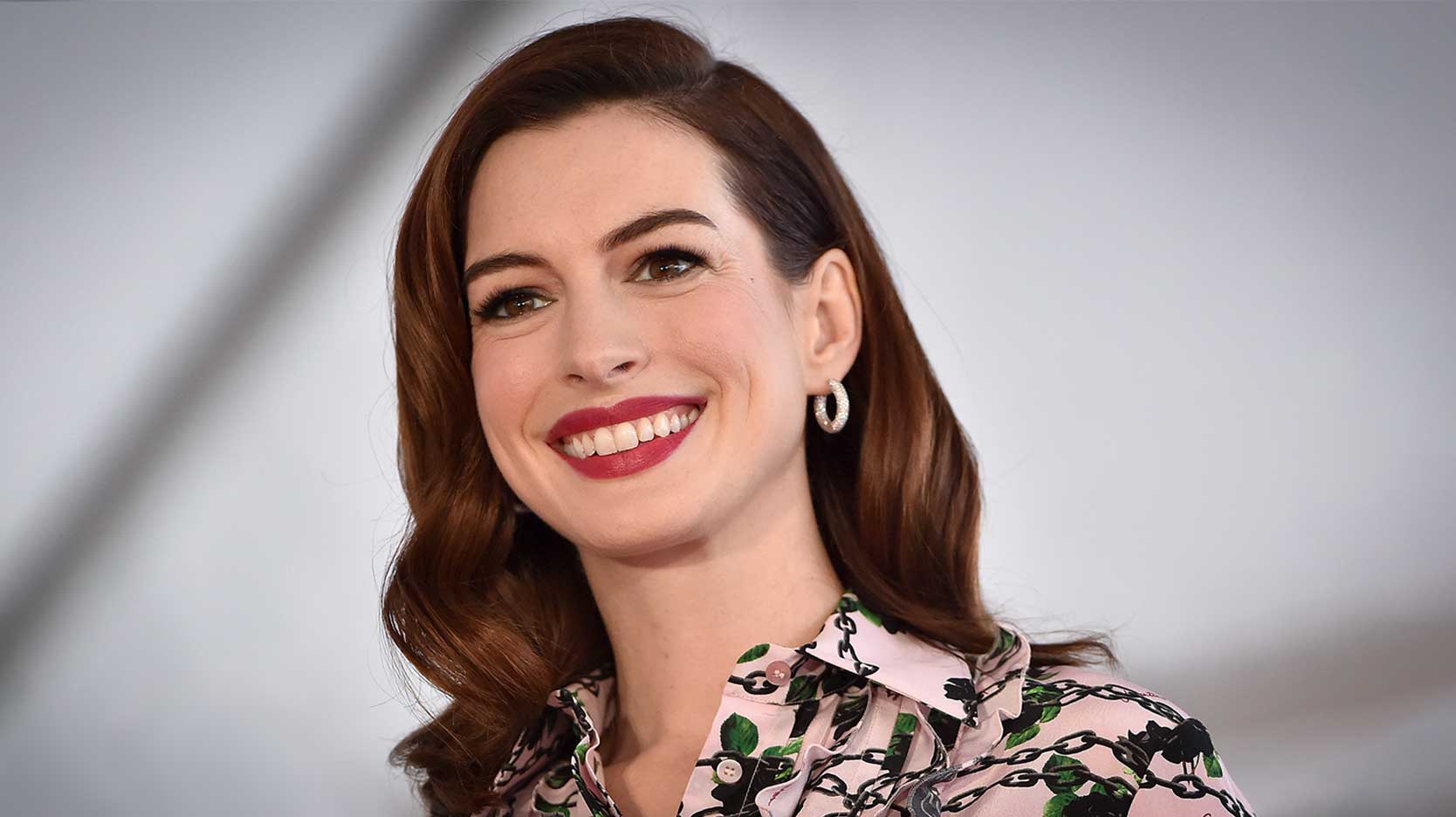 Anne Hathaway scrabble player