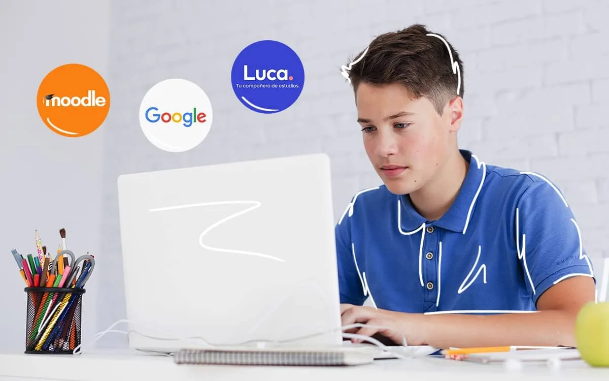 Estudiantes interactuando en un aula virtual en línea