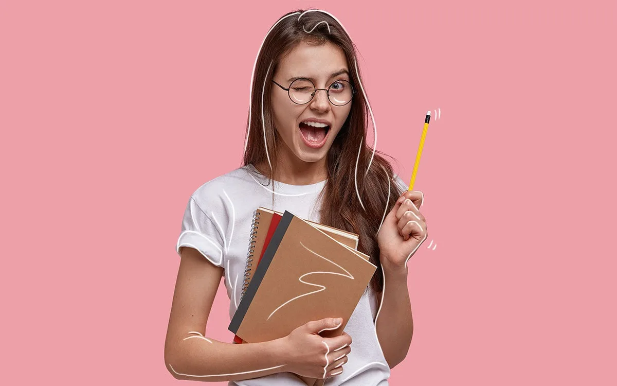 Estudiante aprendiendo de forma autónoma con dispositivo digital