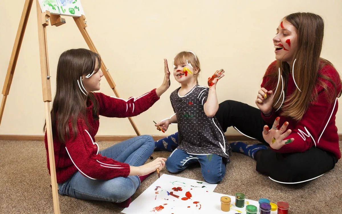 Niños recibiendo apoyo en educación especial inclusiva