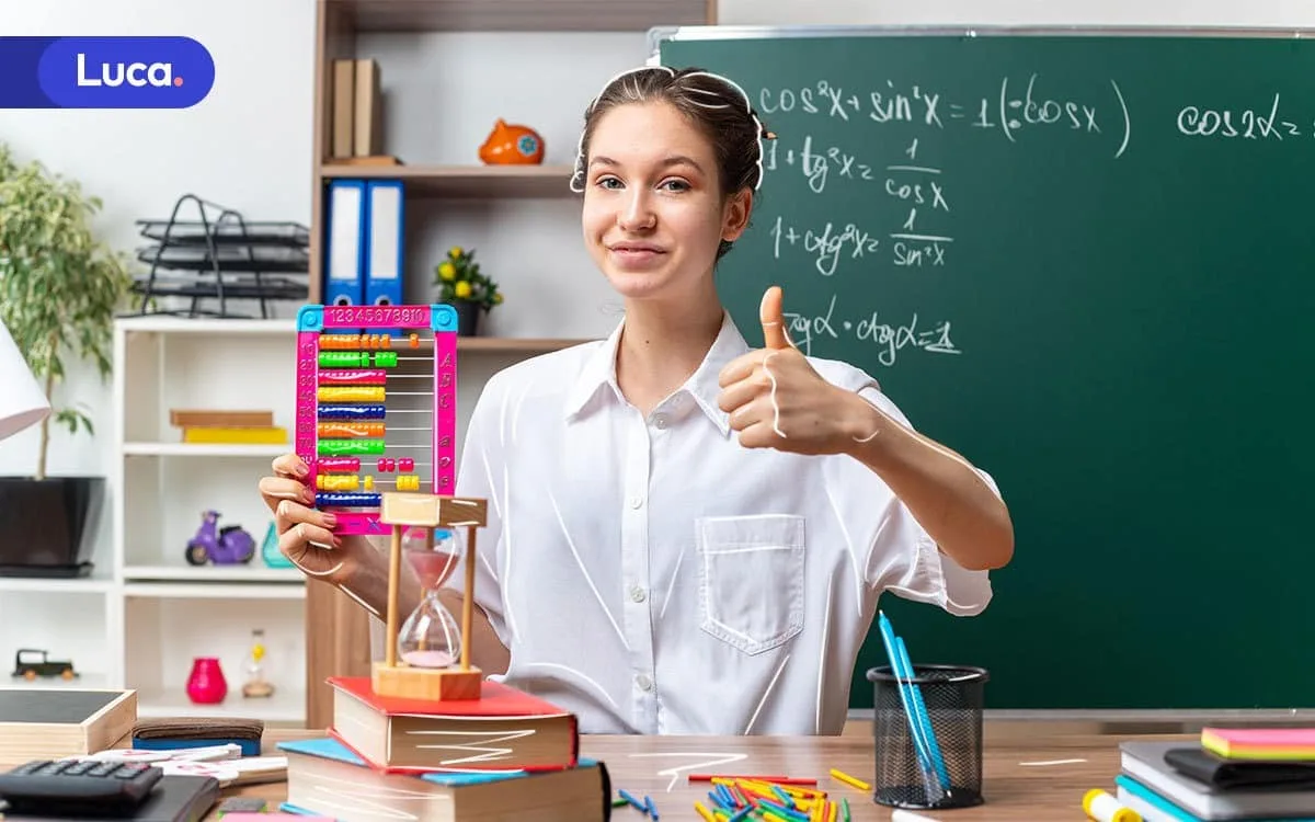 Niños aprendiendo matemáticas en línea con plataforma virtual