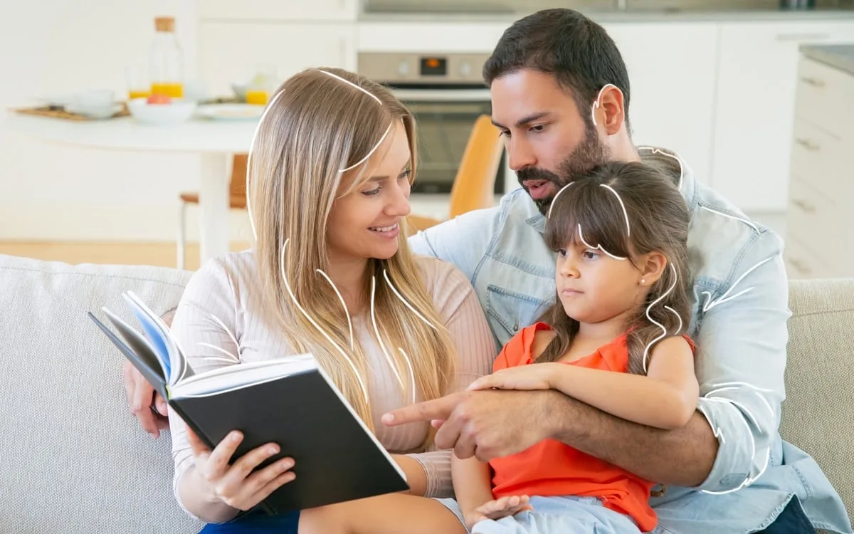 Familia acompañando a sus hijos en el aprendizaje escolar