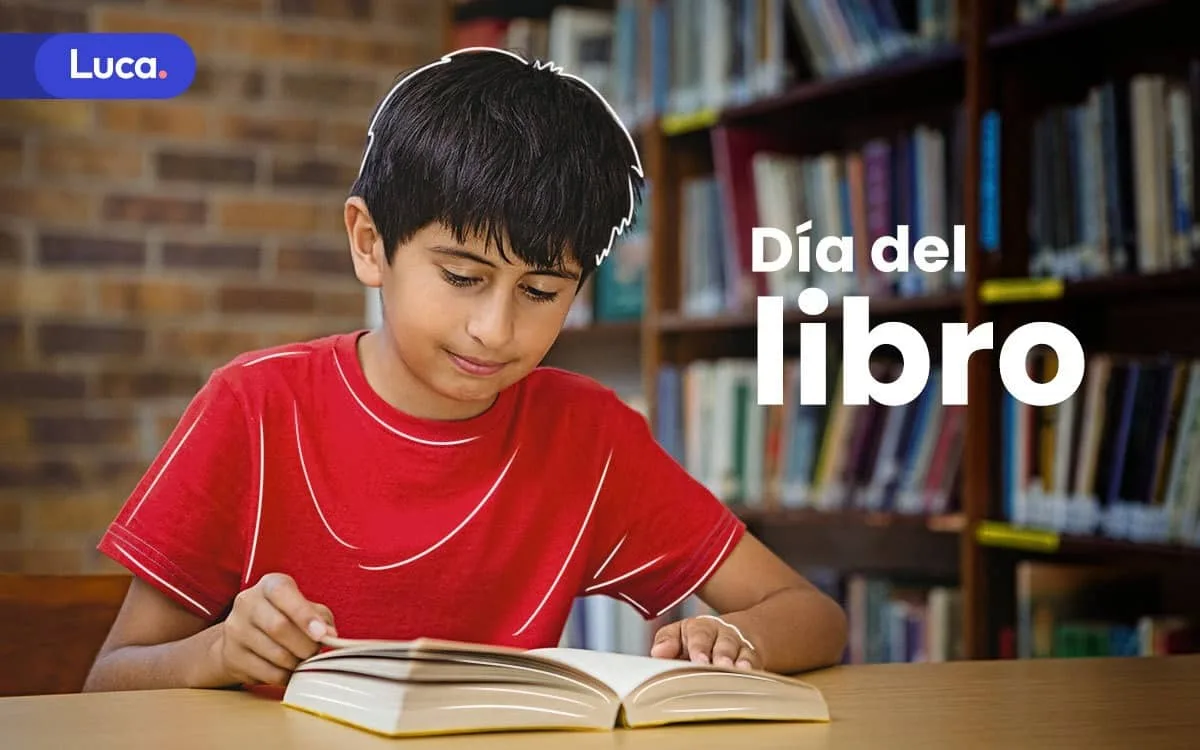 Libros apilados celebrando el Día Mundial del Libro