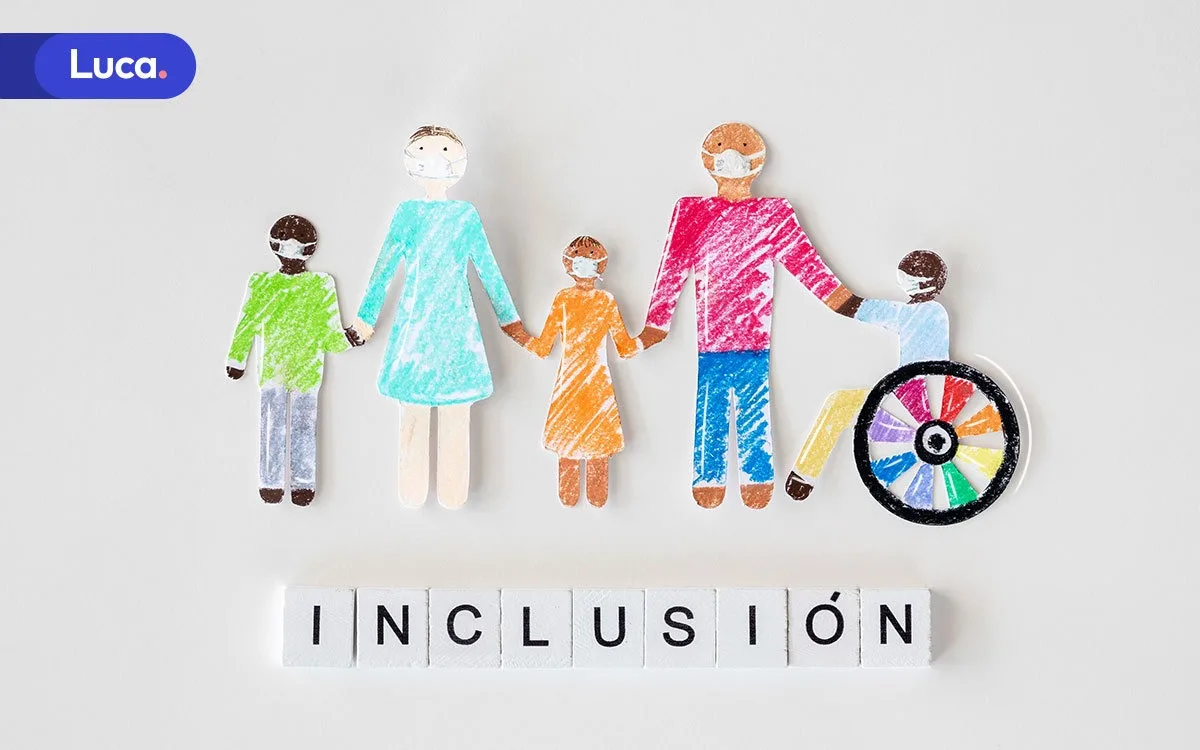 Niños con discapacidad aprendiendo juntos en el aula