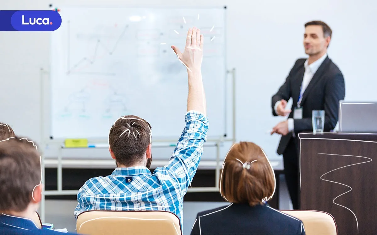 Docentes en reunión del Consejo Técnico Escolar