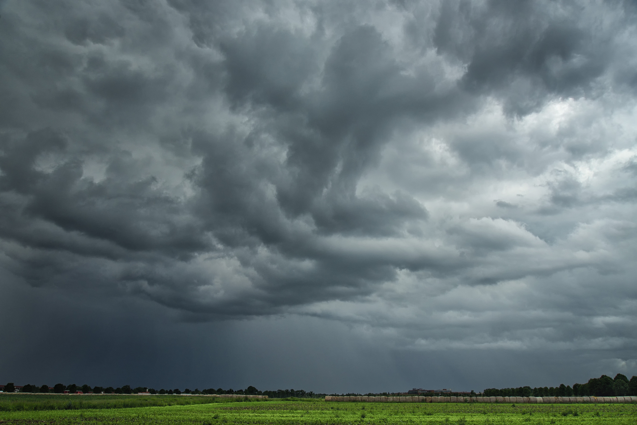 Thunderstorms Can Produce 50 to 60 Mph Winds.